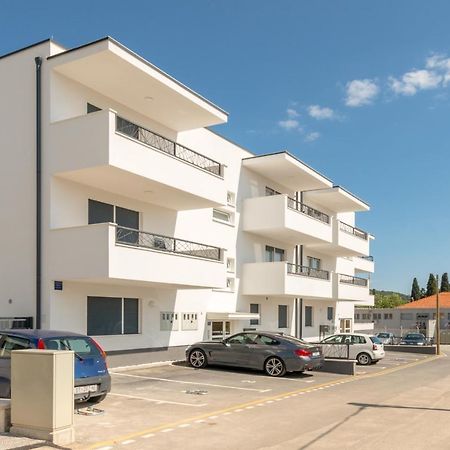 Modern 4* Luxury Apartment In Center Trogir Buitenkant foto