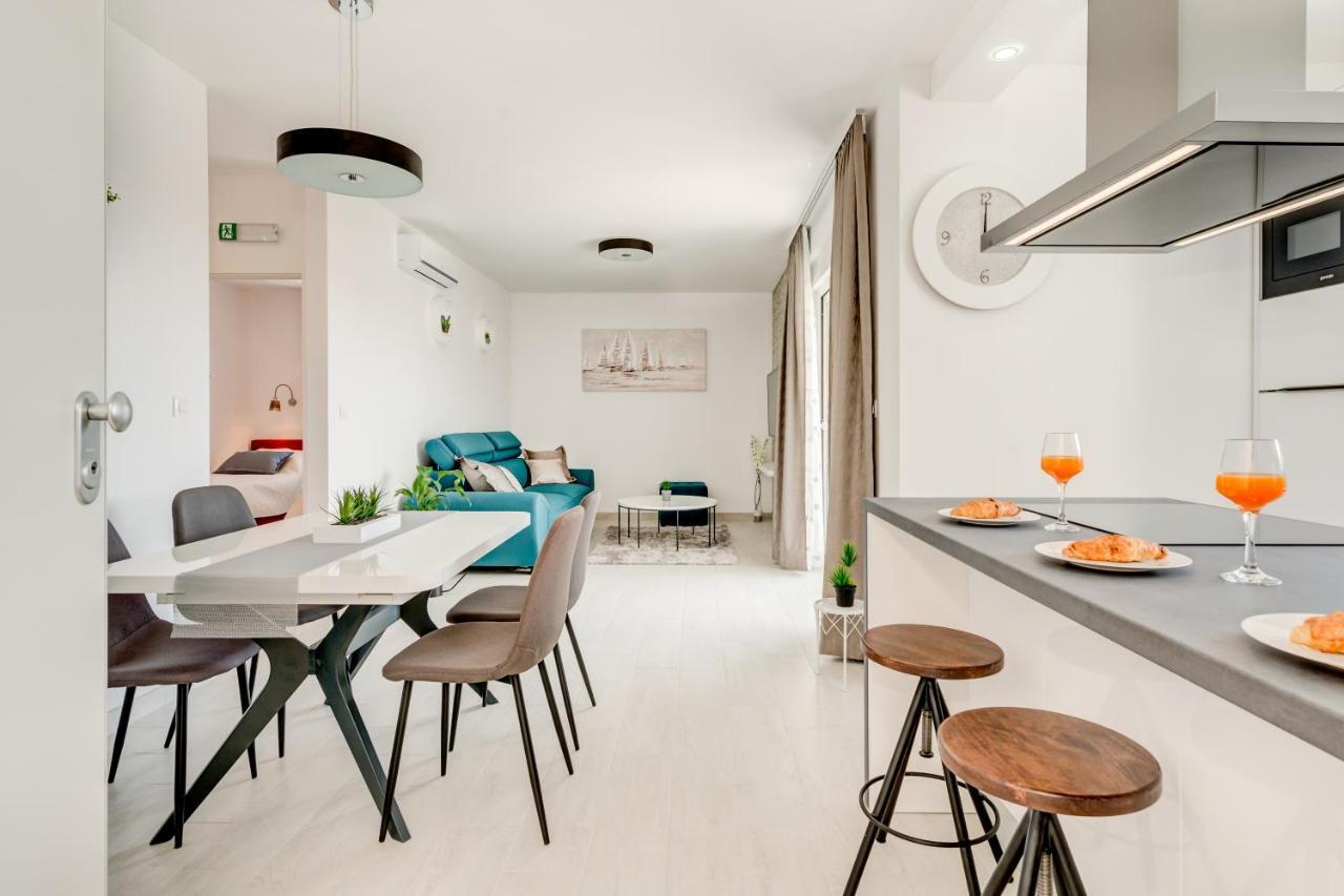 Modern 4* Luxury Apartment In Center Trogir Buitenkant foto