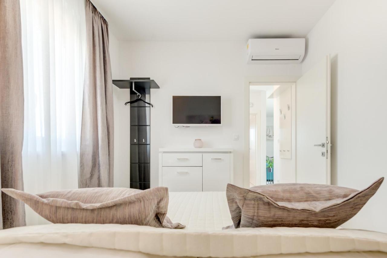 Modern 4* Luxury Apartment In Center Trogir Buitenkant foto