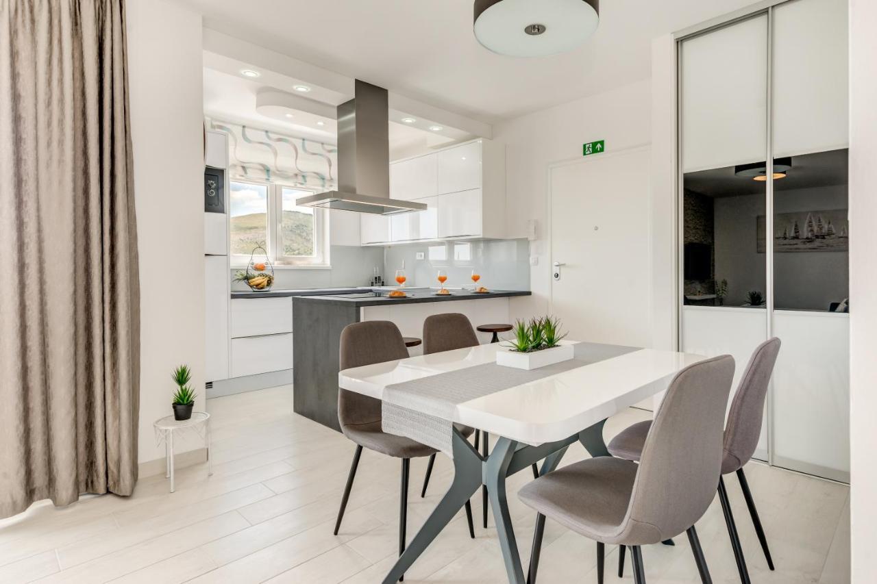 Modern 4* Luxury Apartment In Center Trogir Buitenkant foto