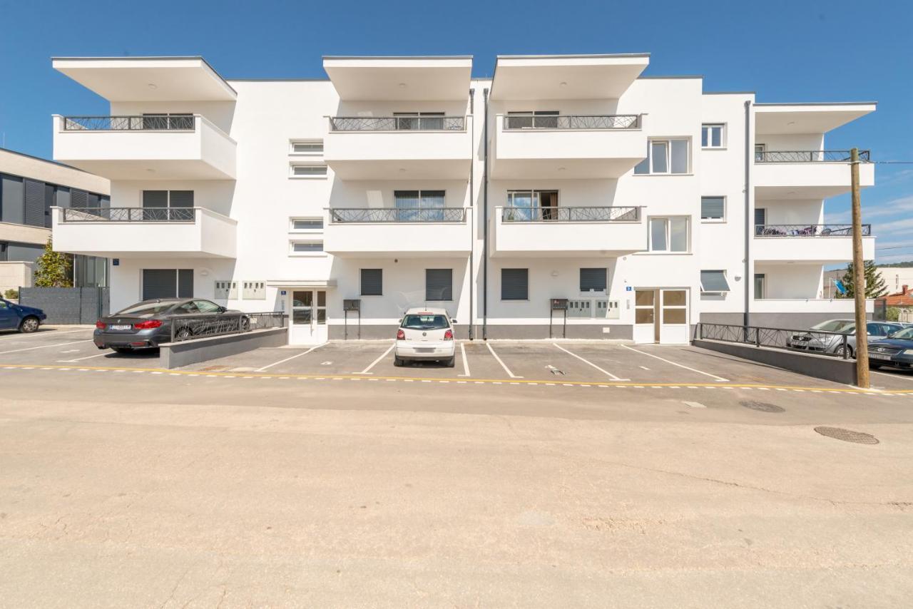 Modern 4* Luxury Apartment In Center Trogir Buitenkant foto