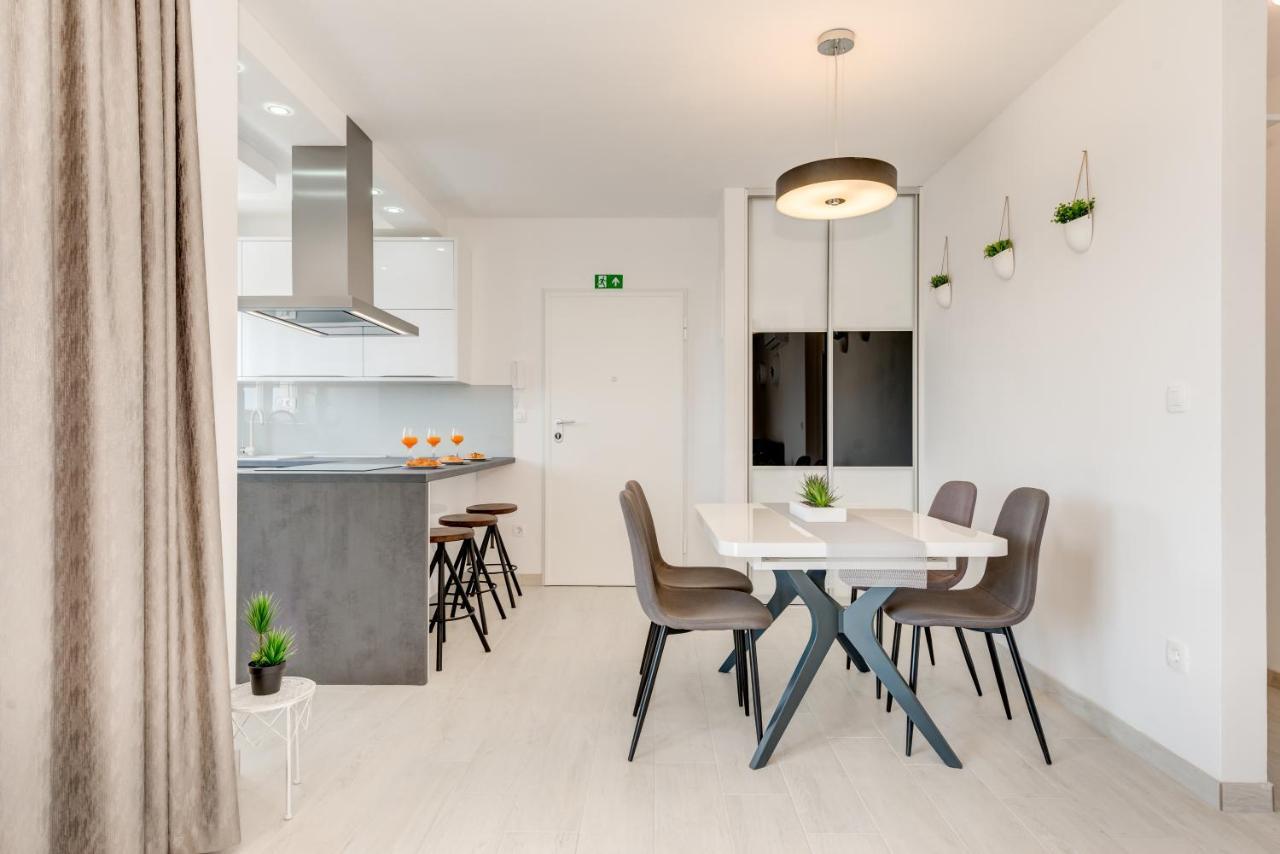 Modern 4* Luxury Apartment In Center Trogir Buitenkant foto