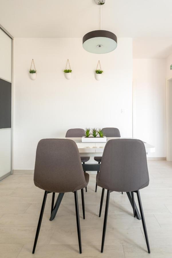 Modern 4* Luxury Apartment In Center Trogir Buitenkant foto