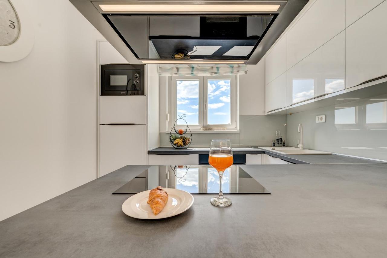 Modern 4* Luxury Apartment In Center Trogir Buitenkant foto