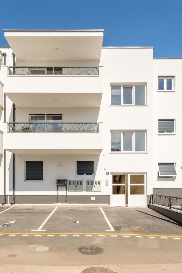 Modern 4* Luxury Apartment In Center Trogir Buitenkant foto